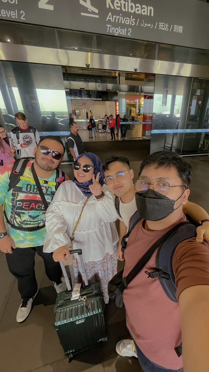 ezhrjmn's tweet photo. Food hunting trip with siblings at KL

Day 1:
- Two Sons, Pavilion
- Ayam Gepuk Top Global, Kota Warisan
- Sisters Crispy Popiah, Pavilion
- Kfry, KLCC https://t.co/9dEpyl17as