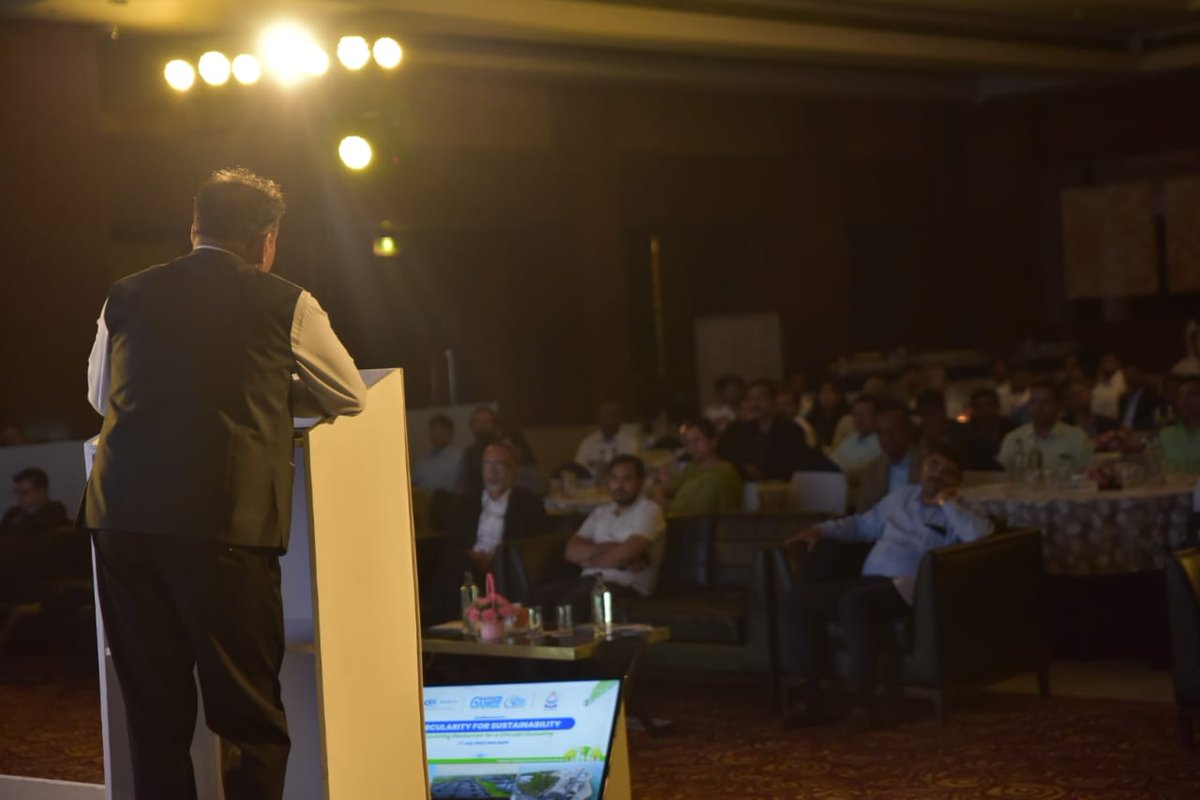 cleanganganmcg's tweet photo. He talked about how Hon'ble PM Sh @narendramodi addressed the issues of water and emphasized the need to give water the importance it has always deserved.
He also discussed the #5R's principle of #WaterSecurity, which are #Reduce, #Recycle, #Reuse, #Recharge, & #RespectWater https://t.co/uxkaqivZWp