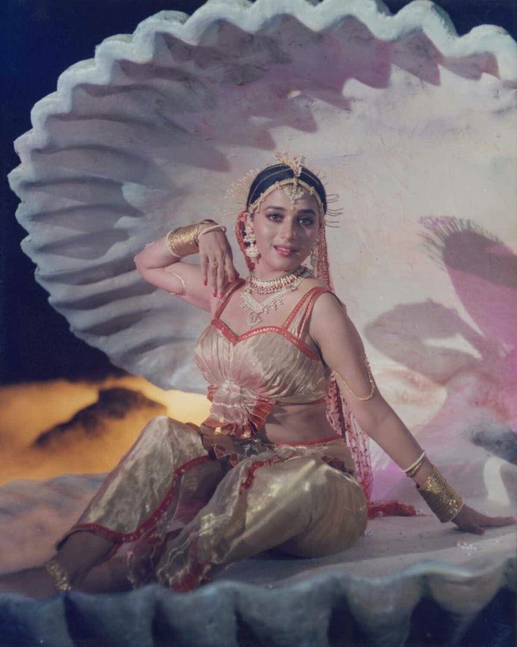 _rxtch's tweet photo. If little mermaid was made in bollywood 😍 https://t.co/20vXkD7bVg
