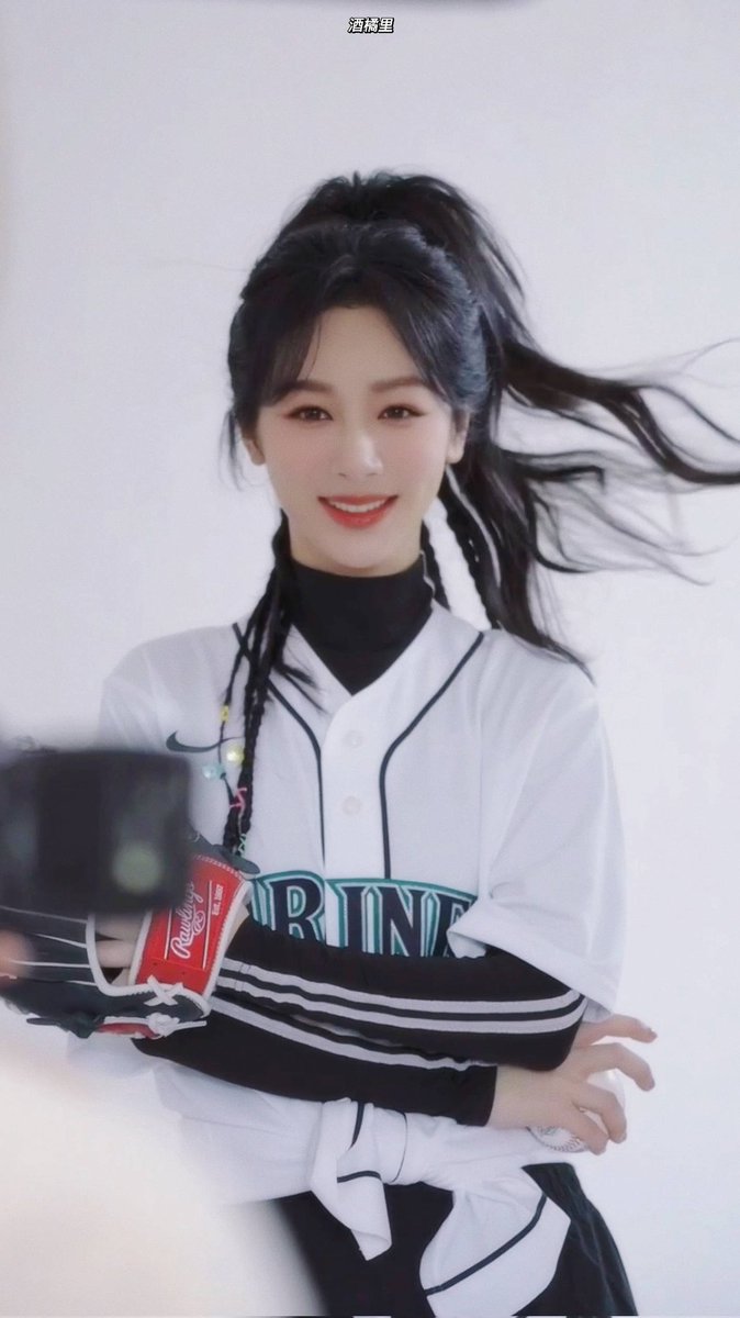 17Fernweh's tweet photo. Can't wait to see her airport pics ๐๐(rumor- 9th) to Seattle!!! https://t.co/iYhAQIaxwf