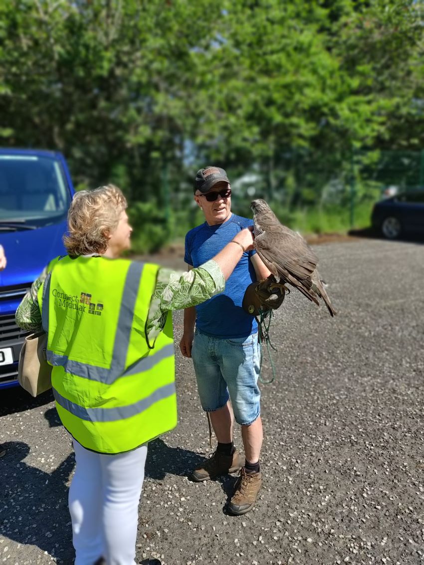 midgov's tweet photo. Eagle-eyed councillors Stuart McKenzie &amp; Dianne Alexander met an unusual staff member at at fact-finding trip to a factory. The Cabinet Members for housing &amp; commercial operations, were greeted by a Harrier Hawk. The 2-year-old predator is employed to scare seagulls away.
🦅😲 https://t.co/uz38NiYUUl