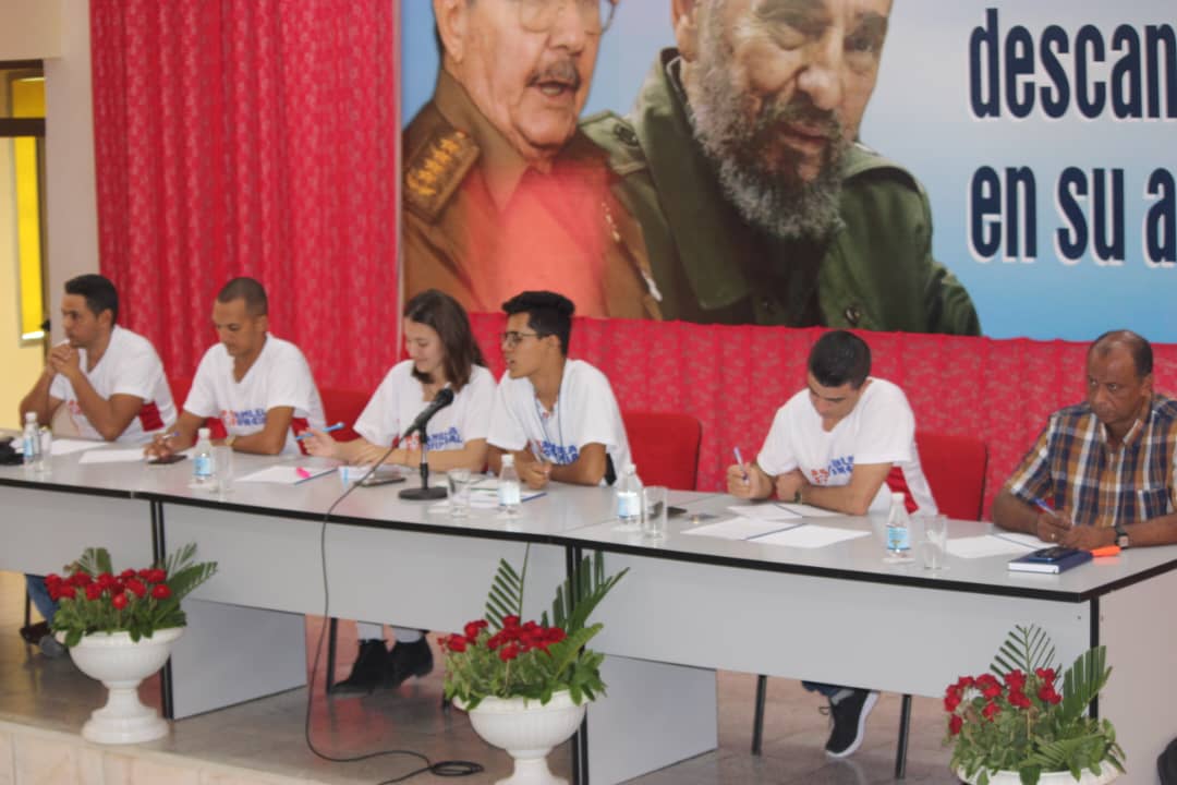Feem_Granma's tweet photo. Con la presencia de nuestra Presidenta Nacional @JannyBGomez1 y @yaliel_cobo Miembro del Buró de la Esfera Educacional del Comité Nacional de la UJC, dio inicio la Sesión plenaria de nuestra Asamblea Provincial

#AquiConCuba
#UnaMejorJuventud

🧵 https://t.co/WMJF18jkhu