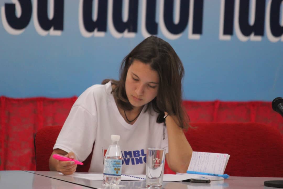 Feem_Granma's tweet photo. Con la presencia de nuestra Presidenta Nacional @JannyBGomez1 y @yaliel_cobo Miembro del Buró de la Esfera Educacional del Comité Nacional de la UJC, dio inicio la Sesión plenaria de nuestra Asamblea Provincial

#AquiConCuba
#UnaMejorJuventud

🧵 https://t.co/WMJF18jkhu