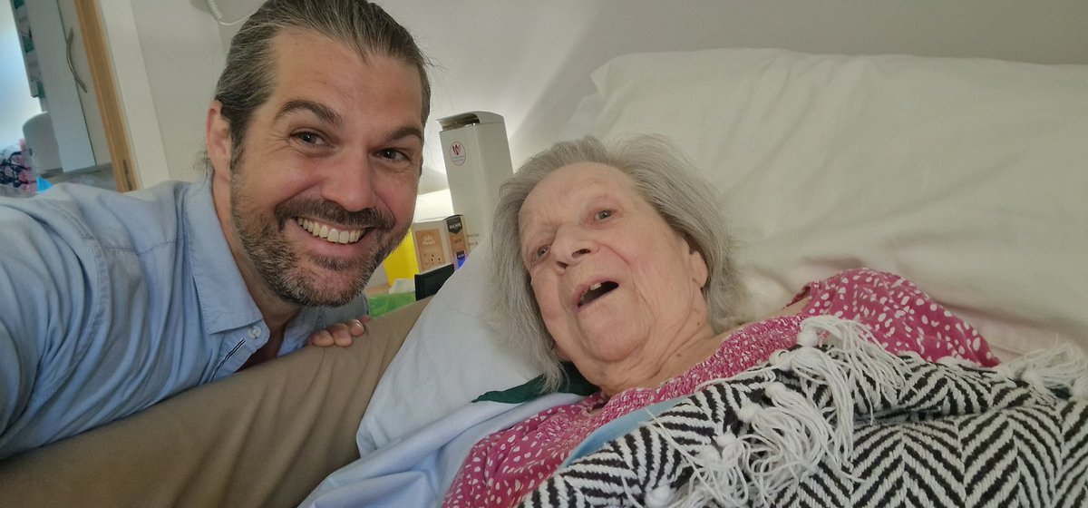 Dan Avery💙 tweet media