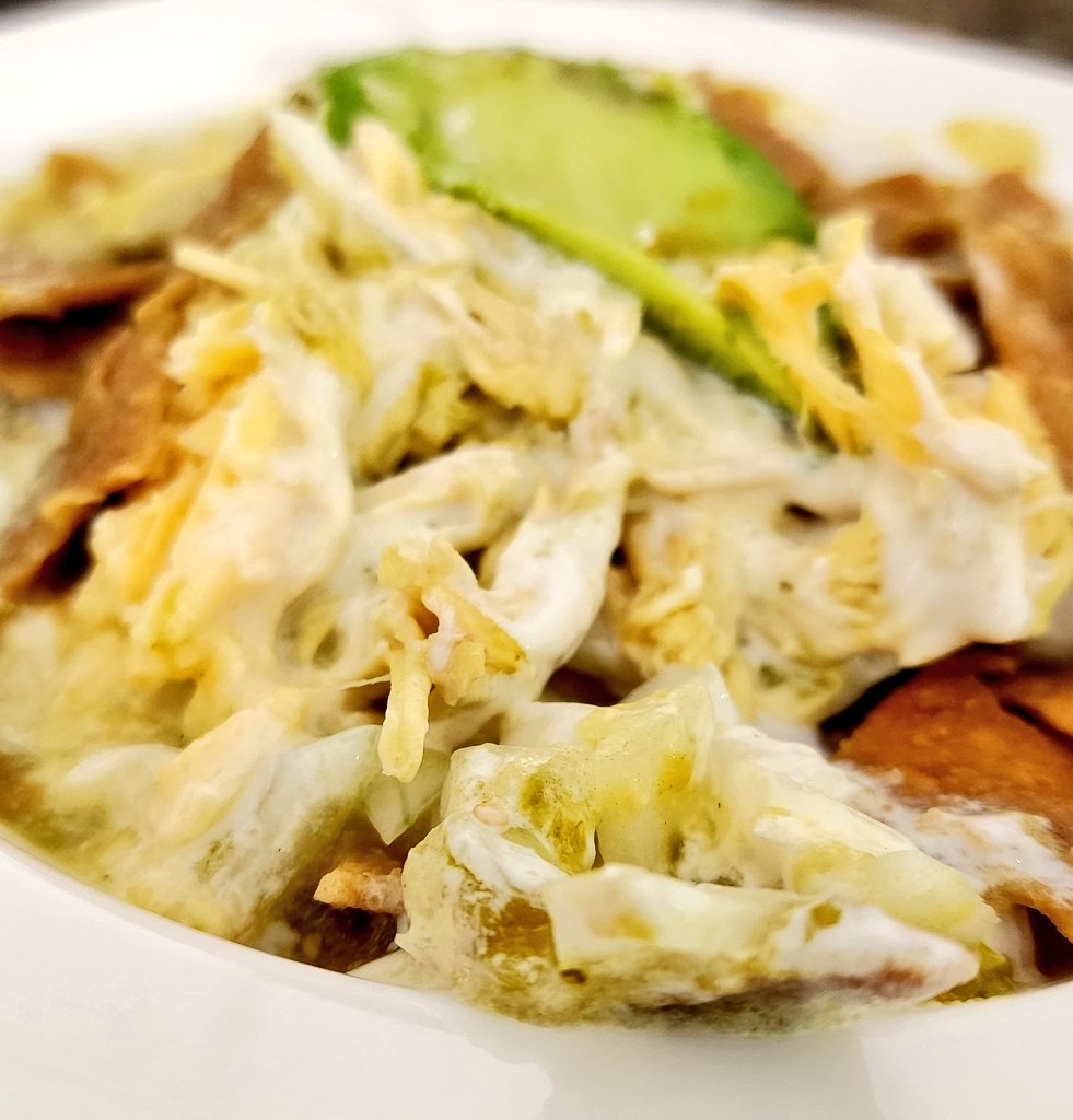 acg_dg's tweet image. #TuPoderoso + chilaquiles porque viernes de oficina. 🤤