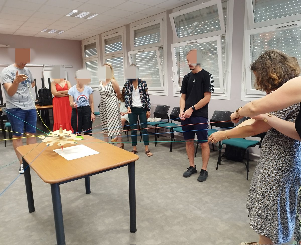 eliselocatelli's tweet photo. Formation #cooperation au collège #JulesVerne de #Bourges. Merci à l'@OcceCher et @alicedefrenne:
📢 jeux Coopératifs pour faire connaissance 
✏️jeux coopératifs pour apprendre 
🚧 Conseil coopératif
De quoi continuer notre projet Corps'peration soutenu par  la @CardieOT 👍 https://t.co/LHjTlWChVi