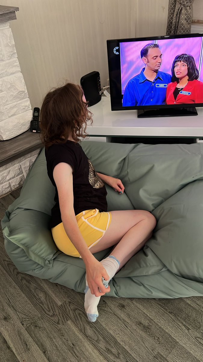 MedilineNW's tweet photo. H has got her now giant bean bag from #HomeBargains, it's safe to say this was an excellent buy! 
@homebargains 
#inclusive #sensory #sensoryfriendly #sensoryplay #sensoryactivity https://t.co/6uuv0FT3Zm