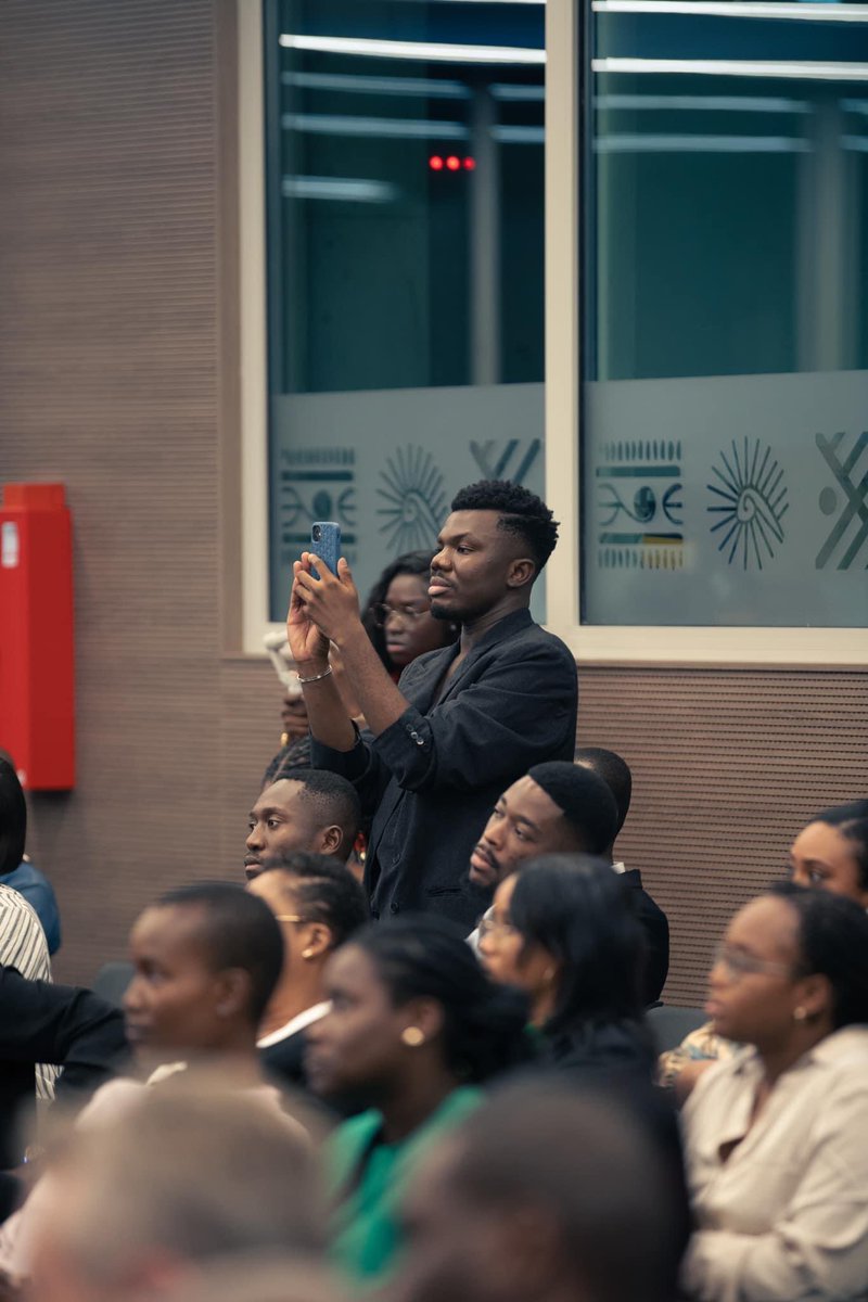 Ma vie de chargé de communication digitale… et de créateur de contenu.

J’officie depuis maintenant un an en tant que  chargé de communication digitale au sein de Birimian, une institution financière spécialisée dans le luxe et les marques d’héritage Africain.