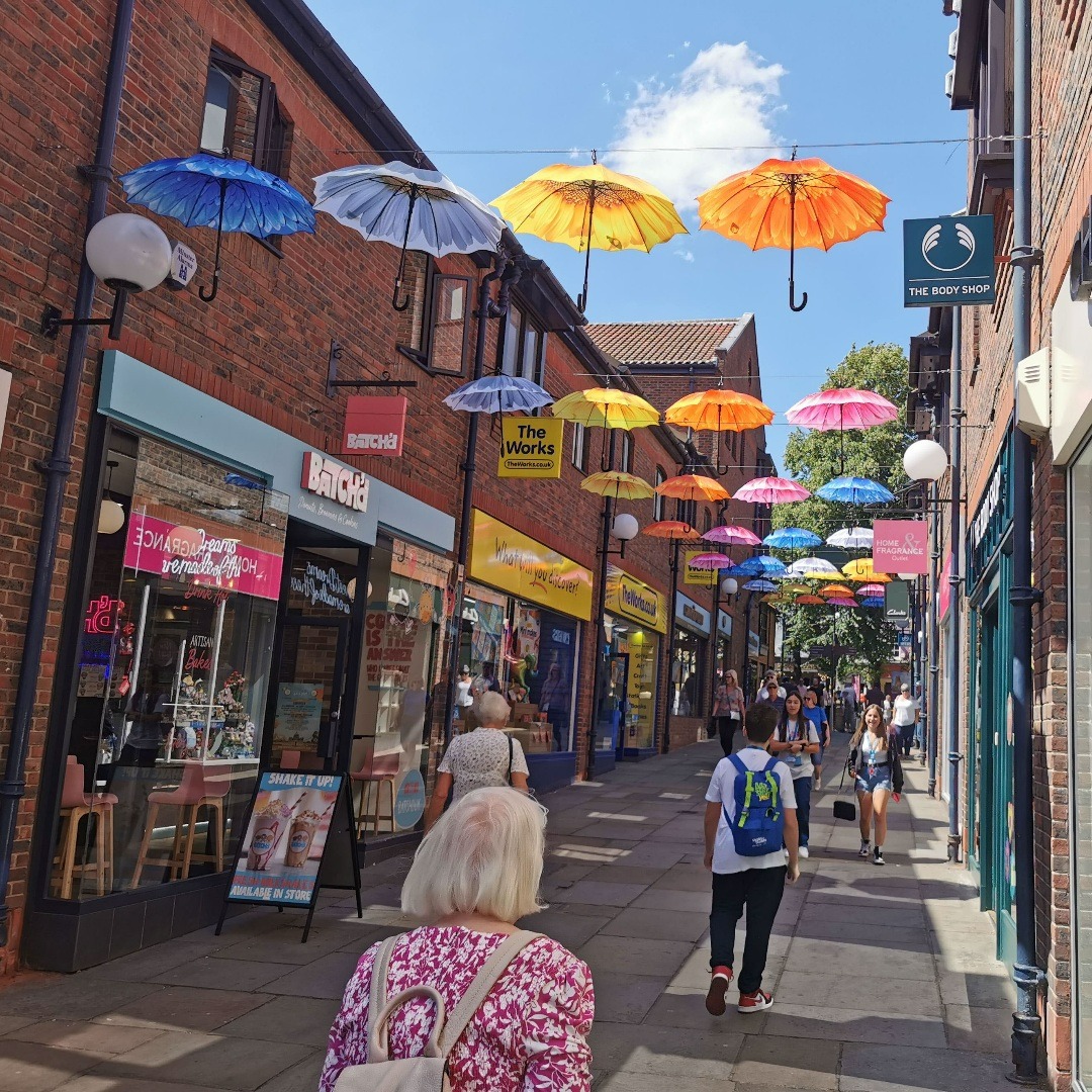 SOAKE_UK's tweet image. Another fabulous looking brolly walk in York. Umbrellas designed and supplied by Soake Limited. Well done Pyper, York. #soake #soakeumbrellas #brollywalk #umbrellas