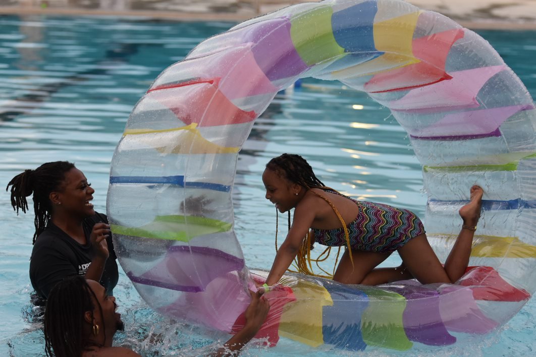 DCDPR's tweet photo. ๐จSUMMER FAMILY FUN ALERT in DC:
Late Night Drip is happening tonight at Oxon Run Pool. Plan your Friday evening accordingly.
See you with your family, neighbors, friends and swimwear at 6PM!
๐https://t.co/0Qqcjv33I8
#LateNightHype https://t.co/YKpLuajMLF