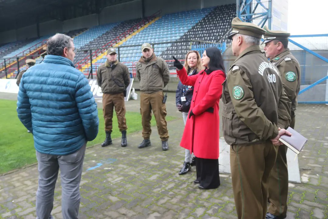 MindepBiobio's tweet photo. ¡Todo listo, todo dispuesto! Seremi @andreasaldaa16 encabezó junto a Carabineros y @DPRBiobio visita inspectiva Estadio CAP #Talcahuano, escenario del partido de este sábado (12.30 hrs) entre @Huachipato y @udechile 
Las puertas del recinto se abrirán a las 10.30 horas. https://t.co/Rij2QxXefE