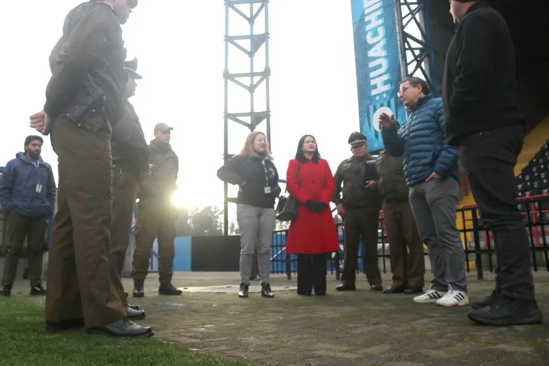 MindepBiobio's tweet photo. ¡Todo listo, todo dispuesto! Seremi @andreasaldaa16 encabezó junto a Carabineros y @DPRBiobio visita inspectiva Estadio CAP #Talcahuano, escenario del partido de este sábado (12.30 hrs) entre @Huachipato y @udechile 
Las puertas del recinto se abrirán a las 10.30 horas. https://t.co/Rij2QxXefE