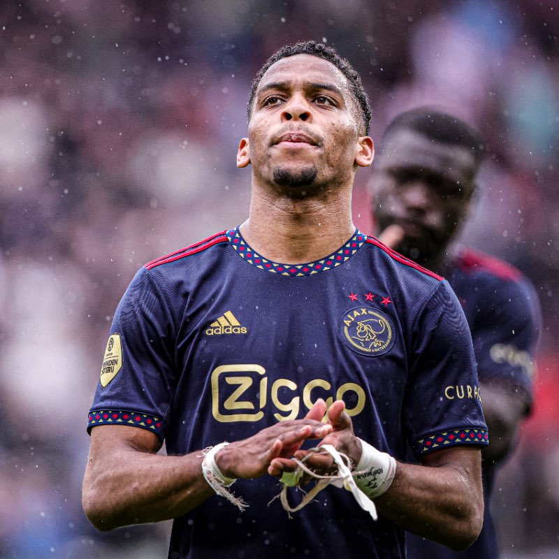EduardoHagn's tweet photo. 🚨 Jurriën Timber has successfully passed the medical tests at Arsenal! Reports, @FabrizioRomano. ✅ https://t.co/pYomA0NLiG