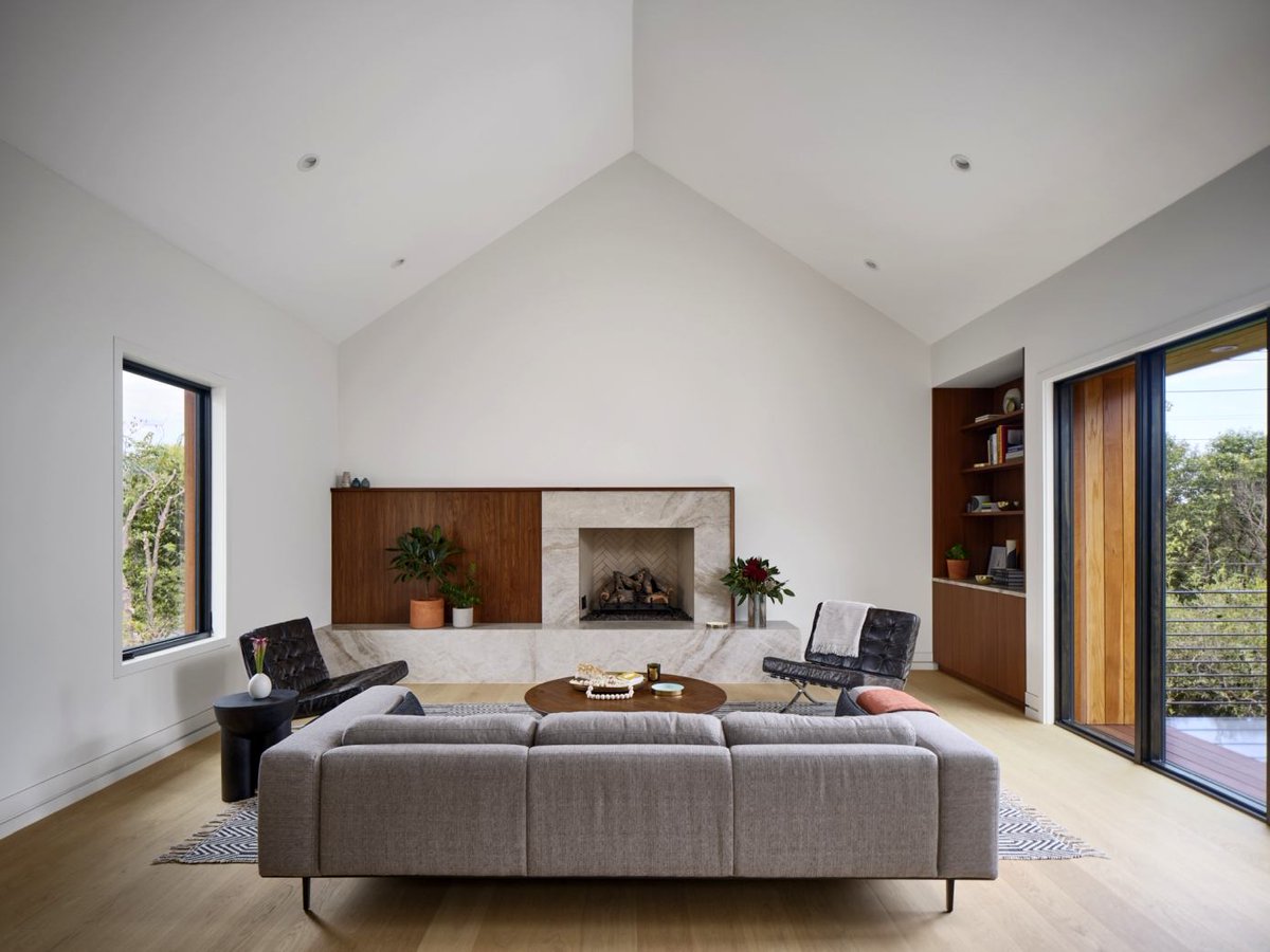 damian1905's tweet image. This #coolhouse uses subtle #homefeatures to make it unique from others around it.  cpix.me/a/173083323