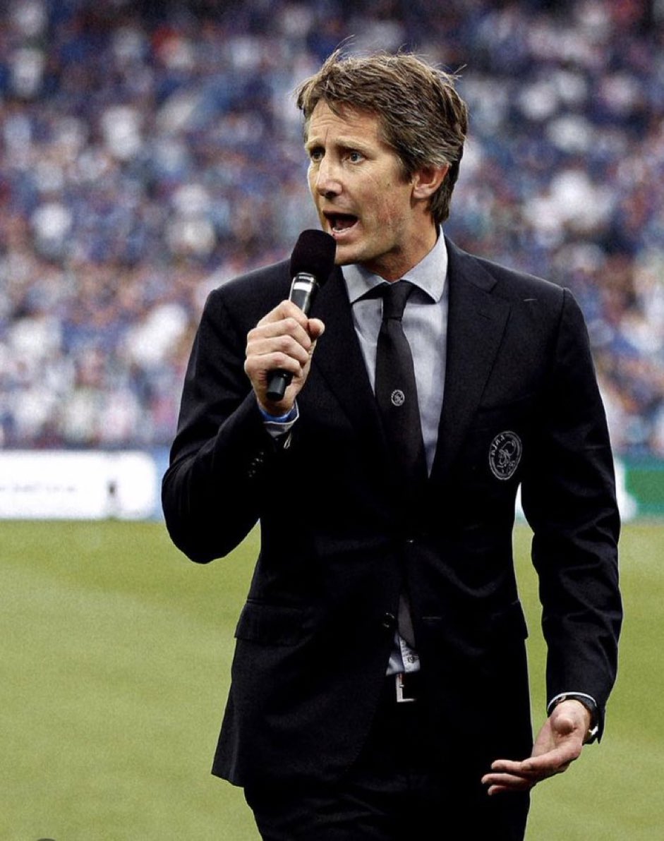 UtdDistrict's tweet photo. Edwin van der Sar has been transported to a hospital by helicopter in the afternoon after he suffered a cerebral hemorrhage. He remains there in Intensive Care. [@MikeVerweij]

Get well soon, Edwin 🙏❤️ https://t.co/qVwbdS46Lg