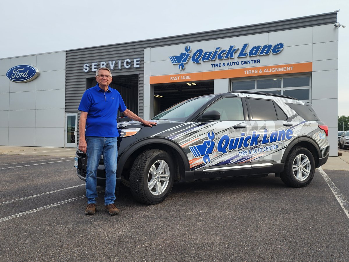 WeelborgFord's tweet photo. We offer a free shuttle service?

Pictured is Charlie Bloedow, one of our AMAZING shuttle drivers.
While you are at it, schedule your next service appointment online!
https://t.co/BGnLPRgIEm https://t.co/SQdj0YWPAM