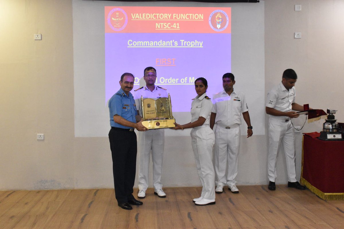 PRODefPune's tweet photo. Air Vice Marshal Vivek Blouria, Commandant #MILIT felicitated 08 Naval Armament Inspection Cadre officers of #IndianNavy on successful completion of 52 week long Naval Technical Staff Course - 41 from Military Institute of Technology, #Girinagar #Pune. https://t.co/4lj5YIAEn2
