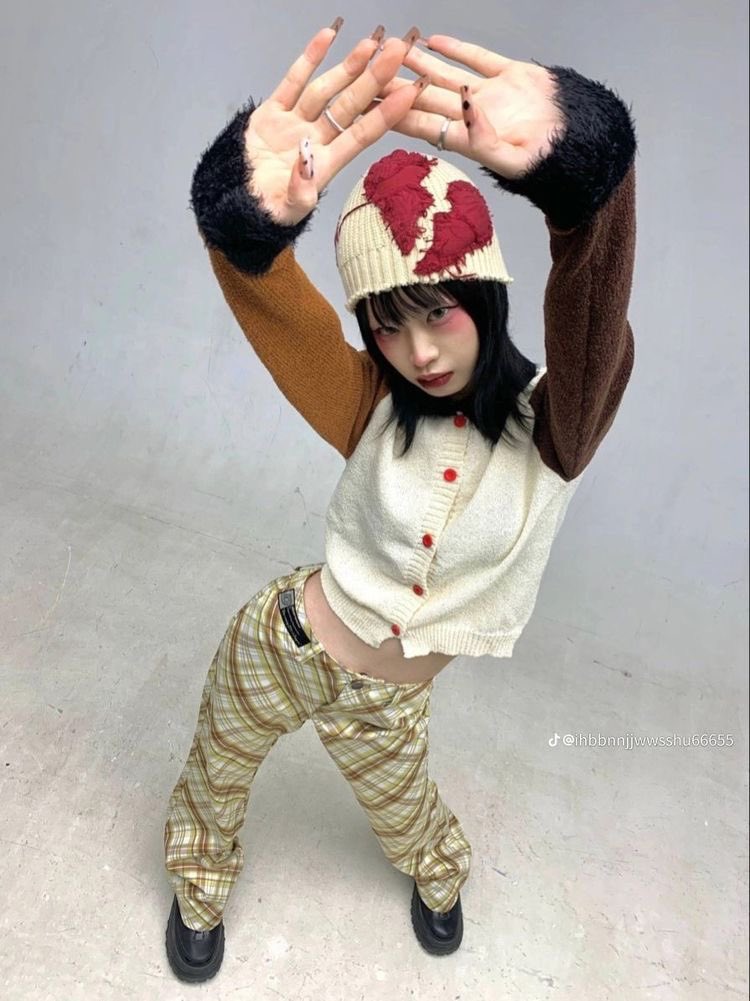 특이하고 재밌는 구도의 자료들!!
타래로 이어요