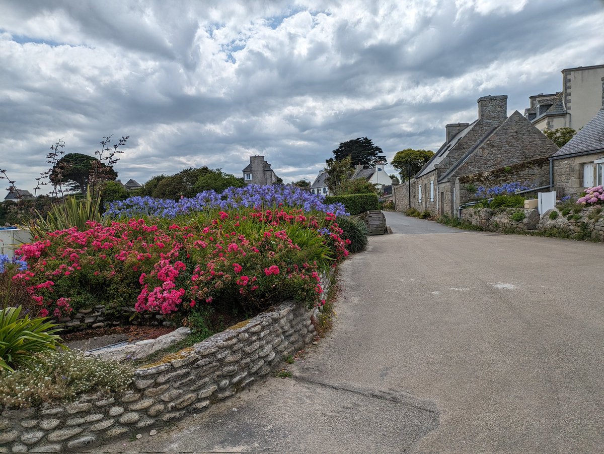 FlipflopRobbie's tweet image. Beautiful Ile de Batz... Stunning island just off Roscoff... 8 mile hike with some sea swimming &amp;amp; finished off with a plateful of  crepes on the beach. #perfect #weekendbreak #brittany #crepes #walking #swimming