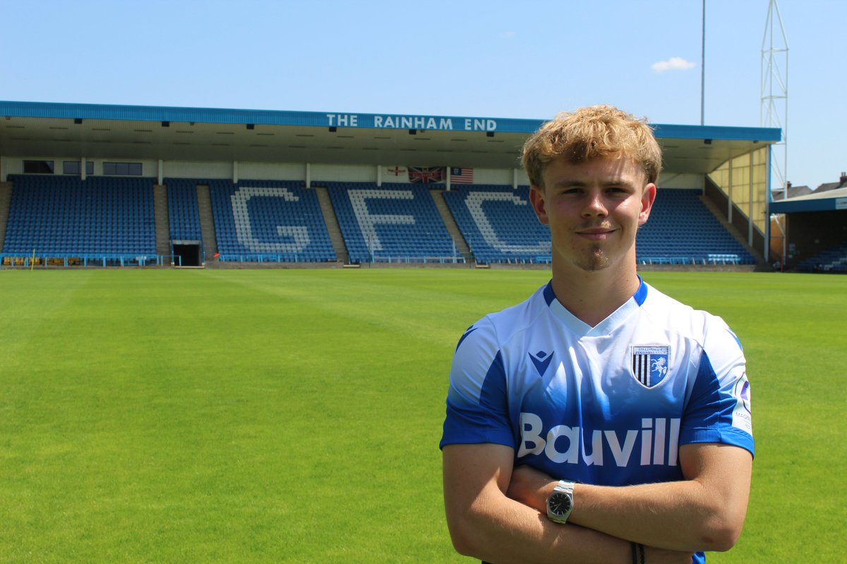 BBCKentSport's tweet photo. FOOTBALL: @TheGillsFC have confirmed that forward Matty Macarthur will remain at Priestfield.

⚽️ The Sydney-born 18-year-old follows Sam Gale, Alex Giles and Ronald Sithole in signing professional terms. #Gills https://t.co/CXfXYY8sBz