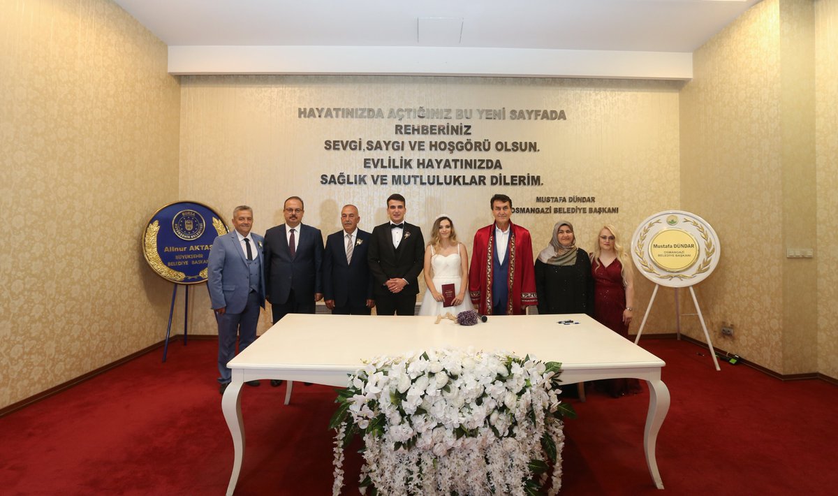 Vali <a href="/YakupCanbolat/">Yakup CANBOLAT</a>, Manisa Selendi Kaymakamı Halil İbrahim Okumuş ve Gülşah Şengül’ün Nikah Törenine Katıldı.