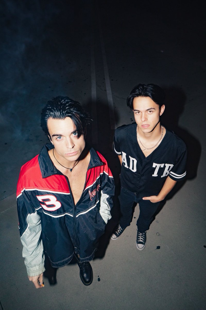 Los Angeles’ newest breakout duo, <a href="/20krio/">20K Rio</a> have delivered a grunge-pop banger on their debut single, “tightrope”. Listen here! ido.bi/27oe
