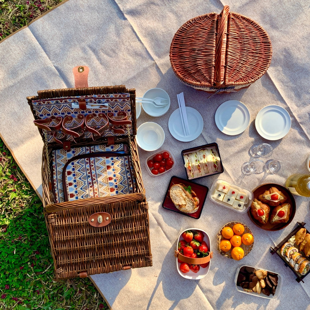 Savor a perfect picnic afternoon in DC 🧺🌳 

📸: @cityridgedc