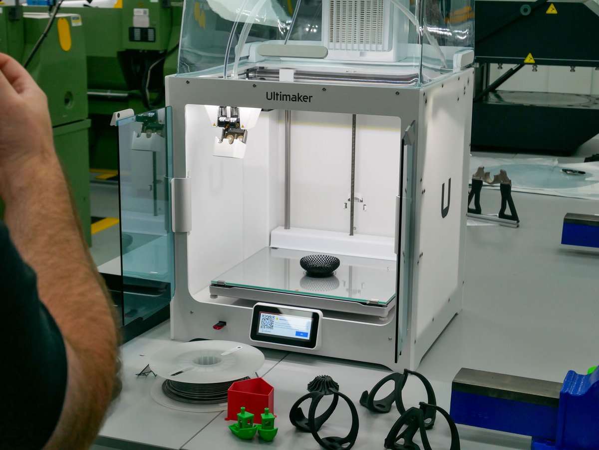 Activate_Learn's tweet photo. 📢 This week Reading College had the pleasure of hosting an @E_T_Foundation event in collaboration with @CREATE_EDU_PROJ, showcasing cutting-edge 3D printers and scanners. 

Incredible possibilities for education and beyond! 🌟🖨️🔬 

#ActivateLearning #ETFEvent #3DPrinting https://t.co/g4tCBebd6q