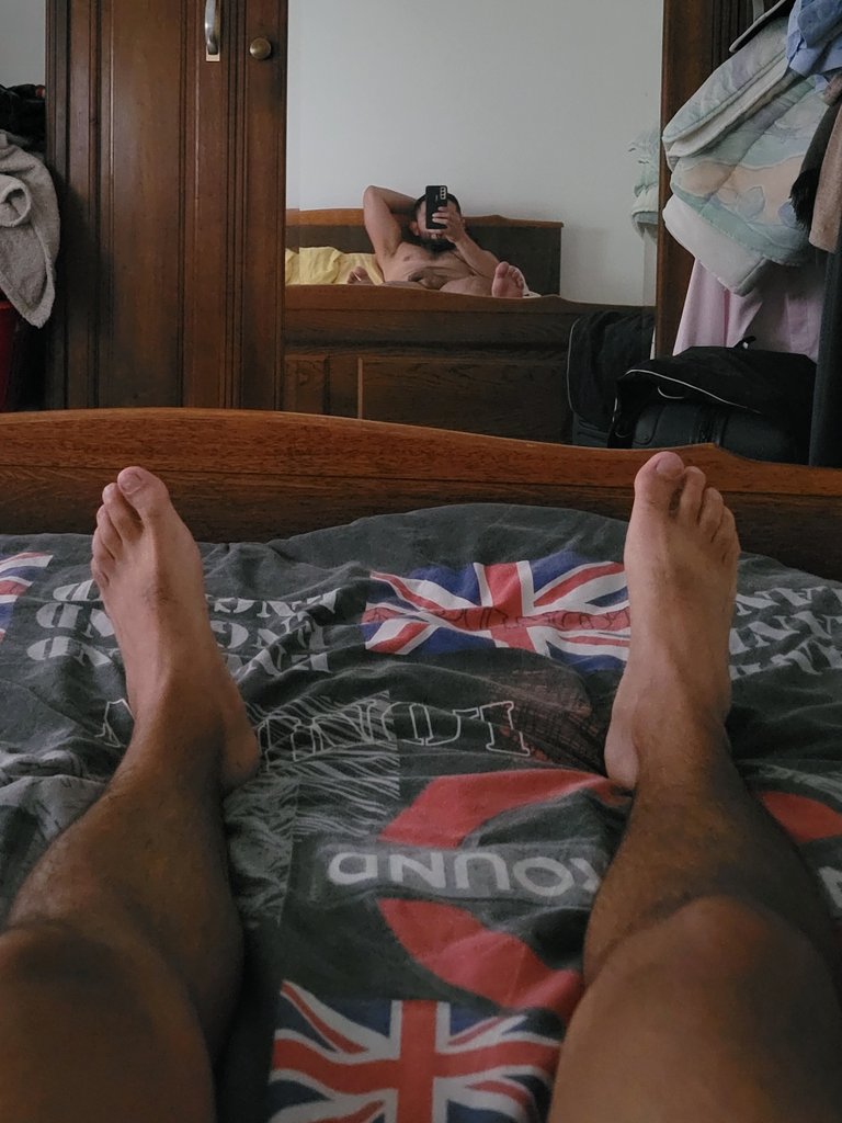sir_antonn's tweet photo. Un masaje de pies por favor 🥺
Ignoren el desorden 🫣 https://t.co/cFJLYcg7pI