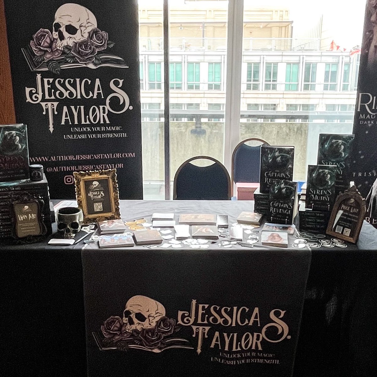 authorjstaylor's tweet photo. @nicwillwrites Oh oh oh I did a blog post about this and have a ton of pictures (I went a little creepy and took pics of everyone’s 😅) 

Here’s the post, and here’s some pics of my most recent table https://t.co/4SV5eOz3fT https://t.co/HdMjvpRrQx