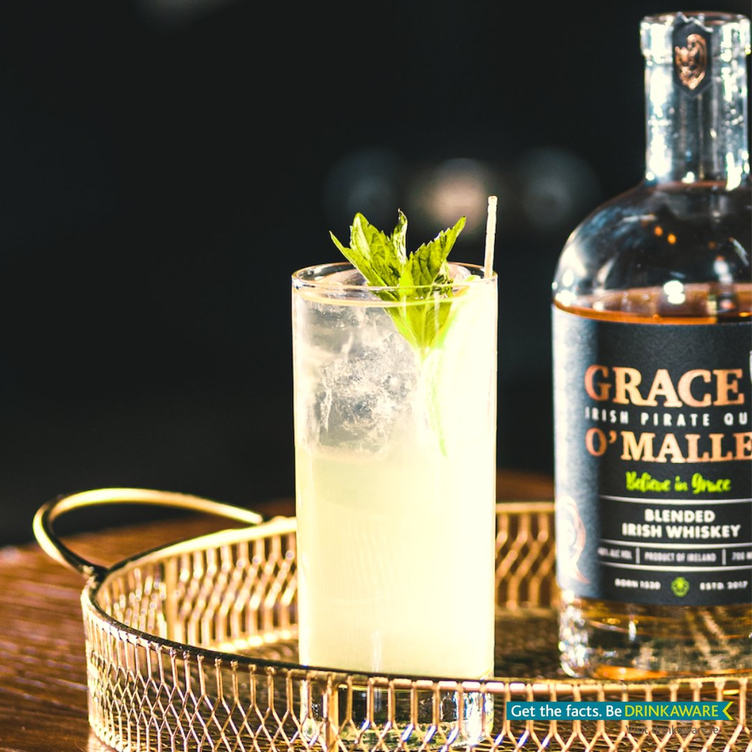 #GraceOMalley Sea &amp; Tea Cocktail, a true #Irish twist on the classic Manhattan.🍹🍊

⚔️ 5 cl Grace O'Malley Blended Irish Whiskey
⚔️ 1.5 cl Dry white Vermouth
⚔️ 1.5 cl Sweet red Vermouth
⚔️ 2 dashes of Orange Bitters