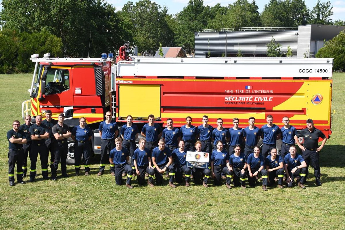 riisc_1's tweet image. #NosJeunesOps🤜🤛: Engagement et cohésion, 2️⃣2️⃣ jeunes ont découvert lors de leur 1re semaine de préparation #militaire d’initiation à la Défense nationale à l&apos;#UIISC1, les savoir-faire des sapeurs-sauveteurs. Place à la 2e semaine chez nos camarades @PompiersParis ! 🇫🇷🧑‍🚒