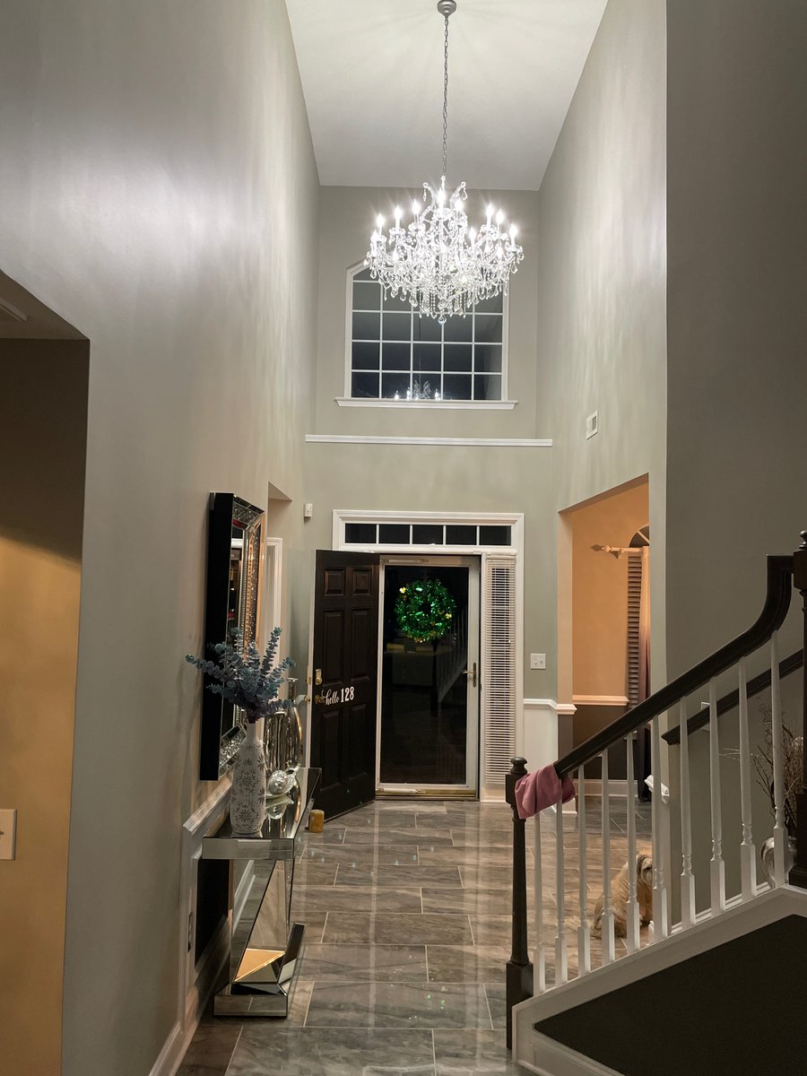 CassyElectric's tweet photo. Can you guess the weight of this chandelier?

#cassyelectric #youhirewewire #electricians #chandelier #greenvillesc #southcarolina https://t.co/jZLJuDKdZw