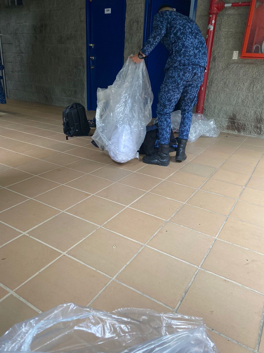 ASFECAB rechaza y denuncia las políticas del establecimiento de Pedregal dónde por falta de alojamientos para los funcionarios provisionales CCV les tiran sus cosas al pasillo <a href="/DInpec/">Director General INPEC</a> <a href="/petrogustavo/">Gustavo Petro</a> <a href="/MintrabajoCol/">MinTrabajo</a>  <a href="/DefensoriaCol/">Defensoría del Pueblo</a> <a href="/PGN_COL/">Procuraduría General de la Nación</a>  solicitamos condiciones dignas de trabajo