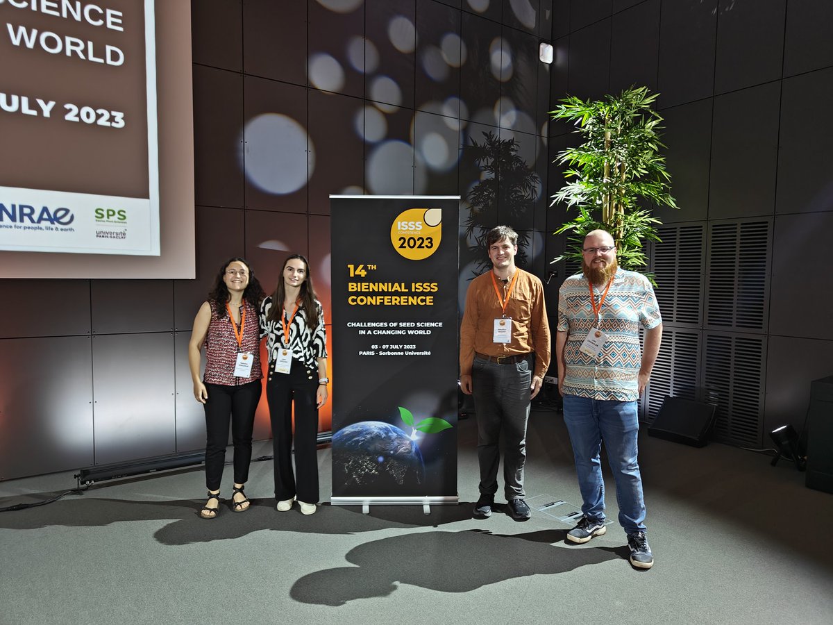 jonathanbinder's tweet photo. Had a great time at @isss2023 making new connections, spending time with friends, and learning a lot! Thanks for the support @SyngentaUK @BBSRC @LIDo_DTP #PhD #seedscience https://t.co/epldNAVQIC