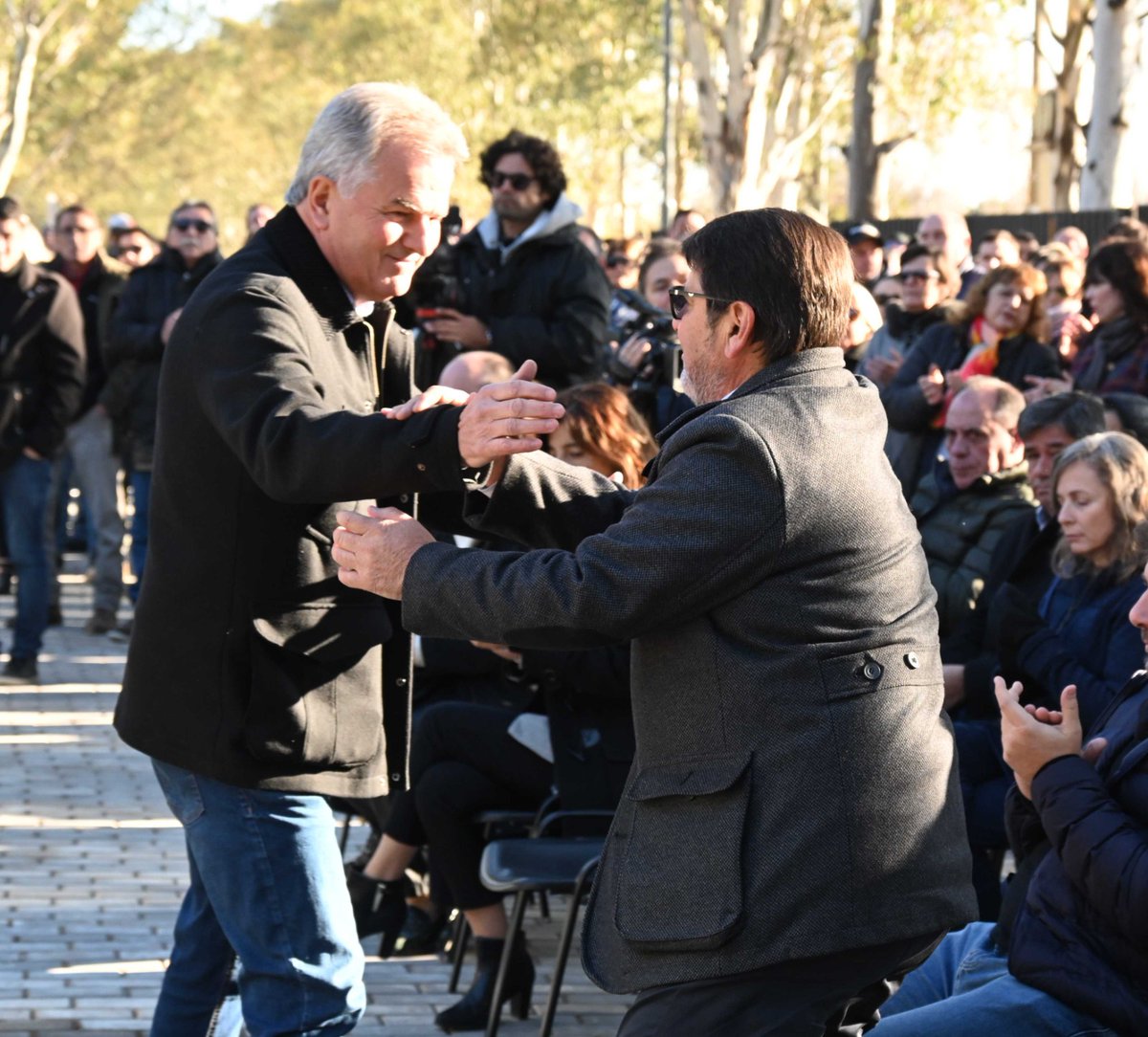 hector_gay's tweet photo. Felicito a @Aguero_M_A y a todo el @STMBB por la inauguración de la nueva sede en su predio de Fragata Sarmiento. Un nuevo espacio que optimizará la calidad de la atención al afiliado y, por sobre todo, mejorará la situación de los municipales. ¡Gracias por la invitación! https://t.co/C6furRq66A