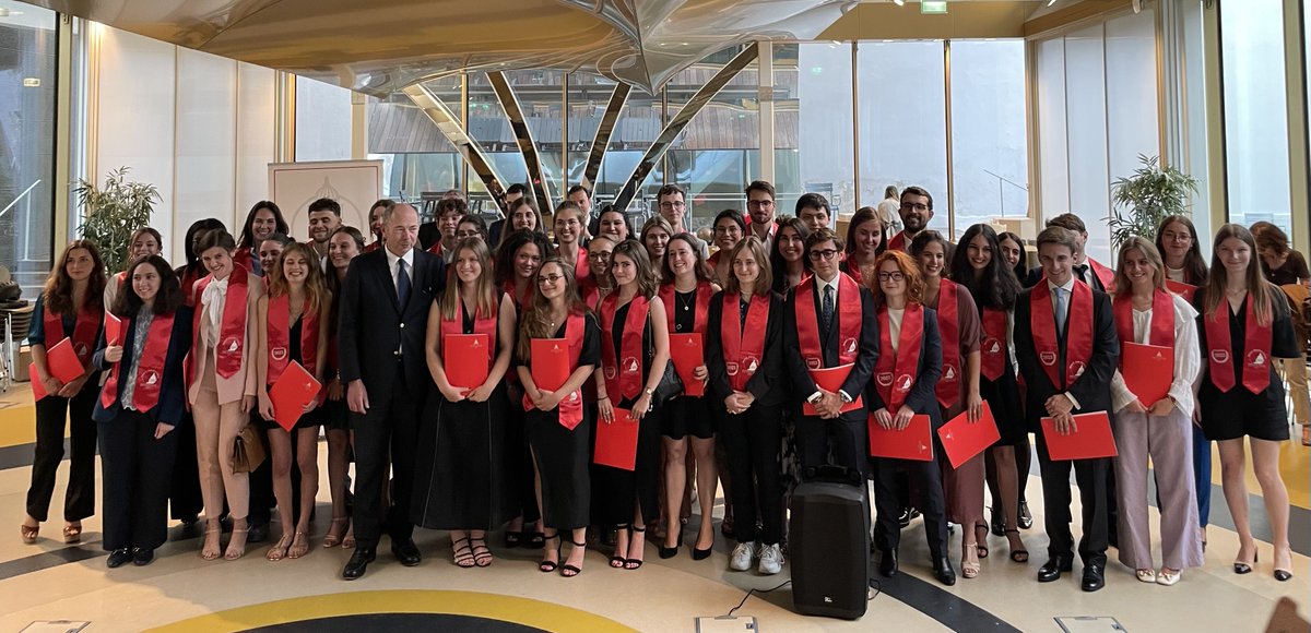 DPG_Assas's tweet photo. Le 5 juillet 2023, l’ensemble de la promotion du Master 2 Droit Privé Général a été diplômé lors d’une cérémonie, réunissant les étudiants, leurs parents et familles, ainsi que le corps professoral. https://t.co/bBmuKUIFe3