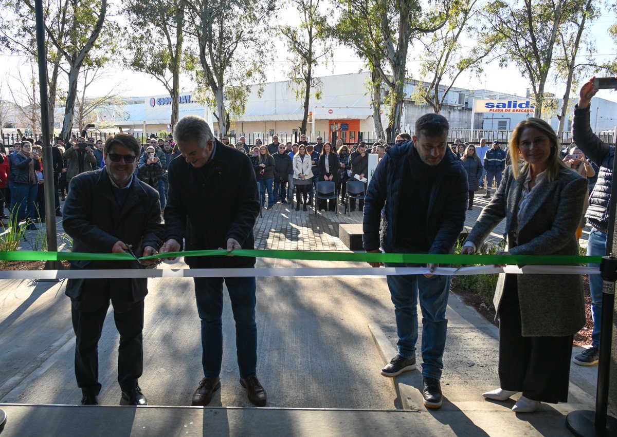 hector_gay's tweet photo. Felicito a @Aguero_M_A y a todo el @STMBB por la inauguración de la nueva sede en su predio de Fragata Sarmiento. Un nuevo espacio que optimizará la calidad de la atención al afiliado y, por sobre todo, mejorará la situación de los municipales. ¡Gracias por la invitación! https://t.co/C6furRq66A
