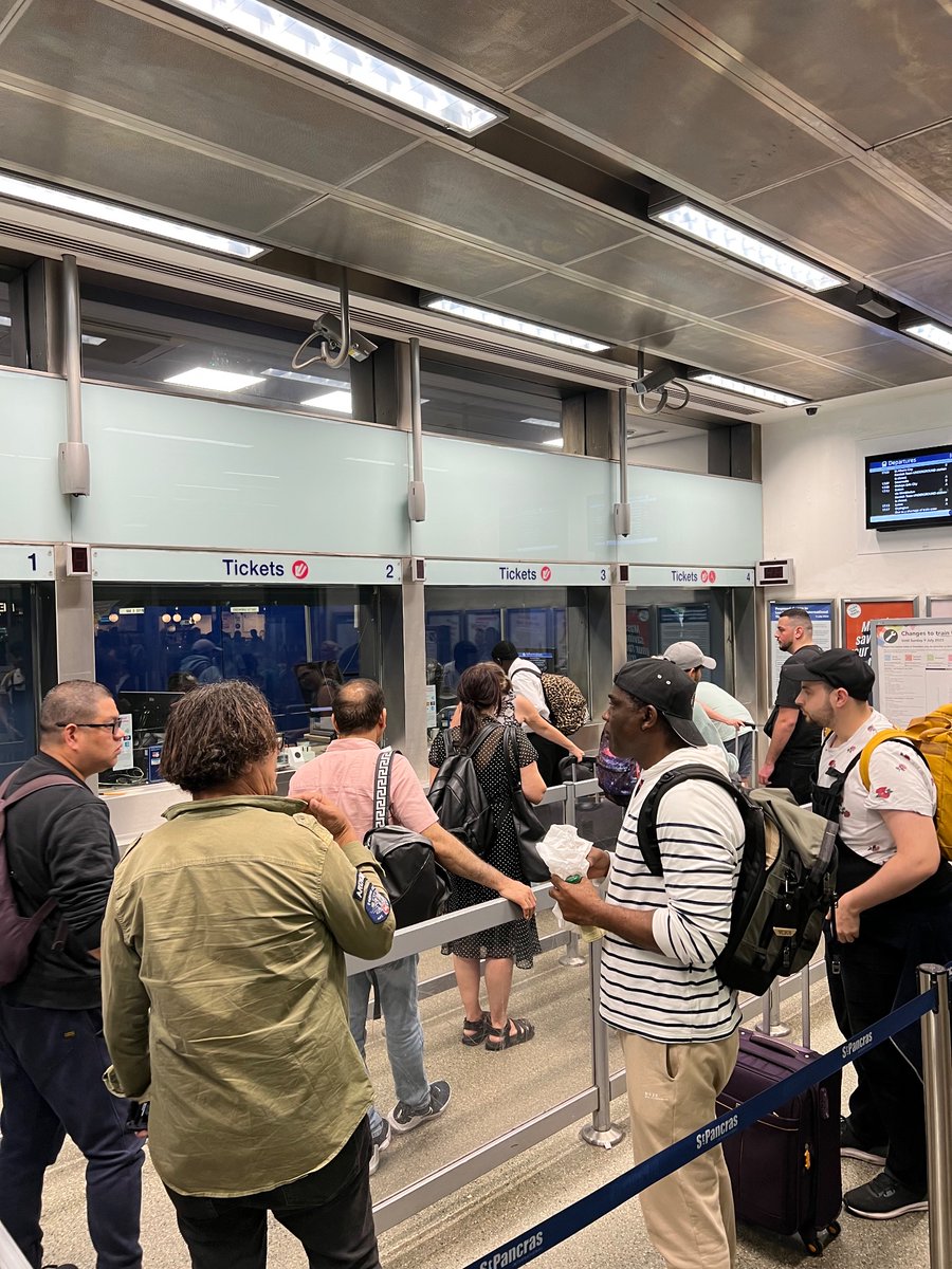 “Nobody uses ticket offices anymore”
Right now in St Pancras International
<a href="/RMTunion/">RMT</a>  #s