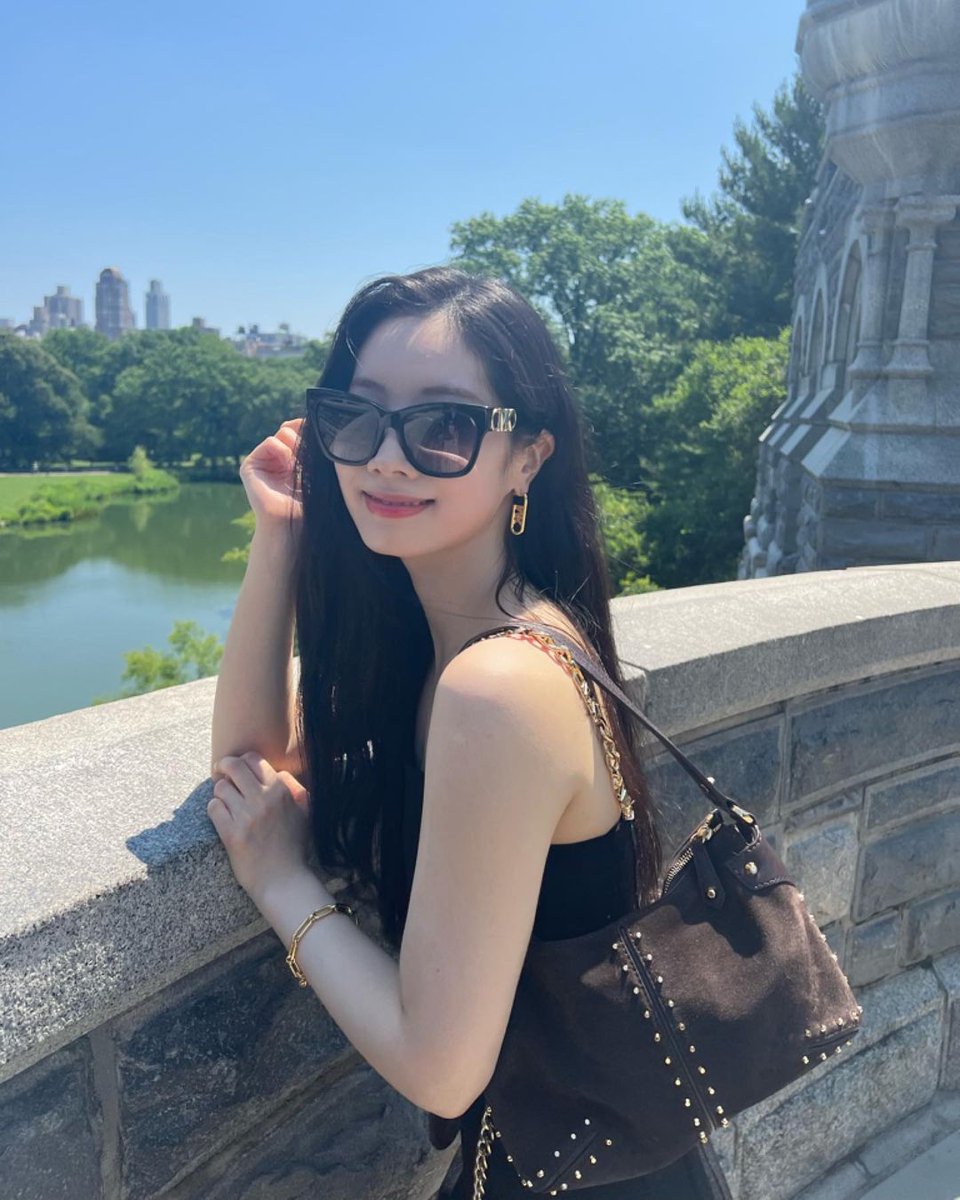 dahyunpie's tweet photo. i love you and i will always be here for you 🤍
#Happy11thAnniversaryDAHYUN https://t.co/ajbn8VYfSm