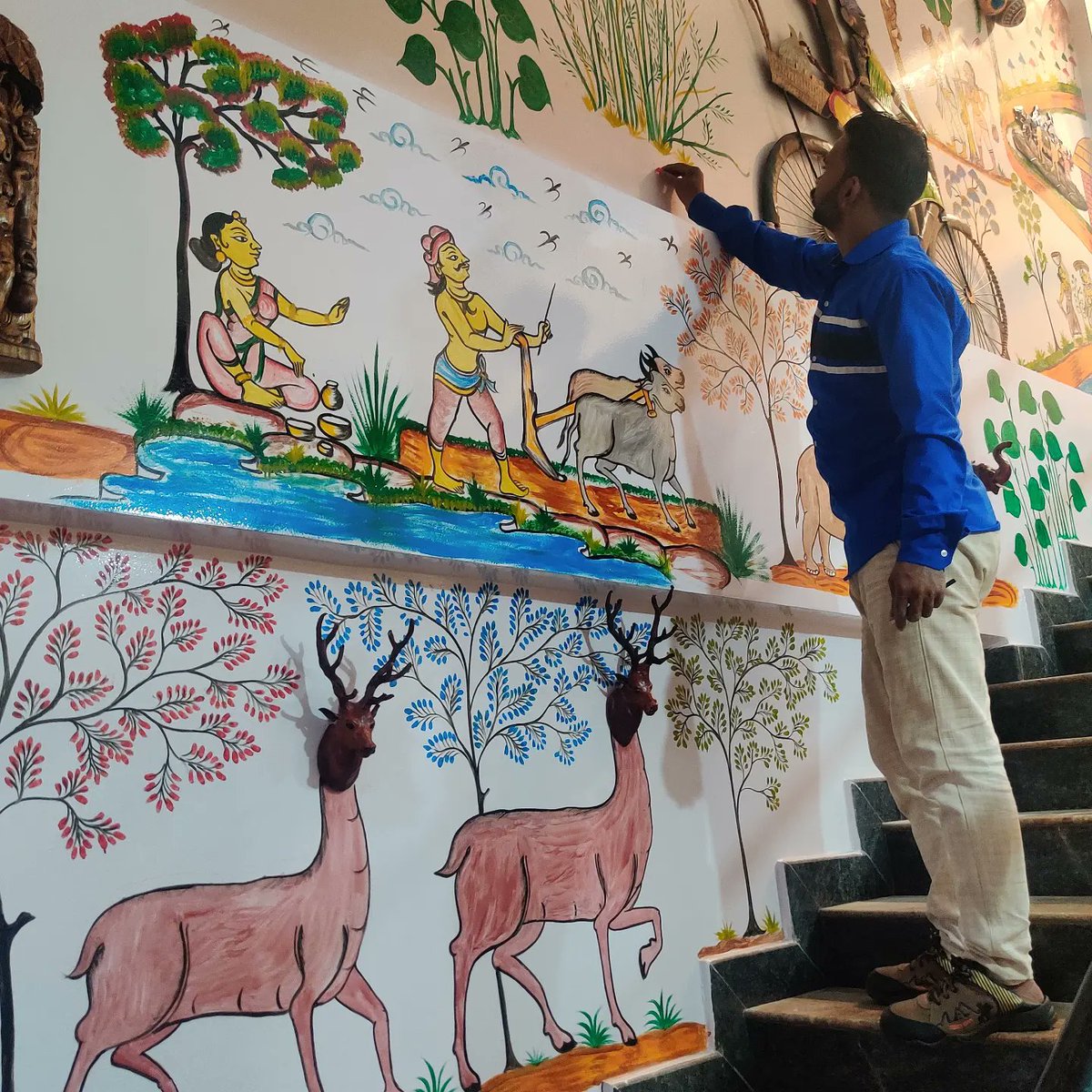 It's always a treat to watch our #pattachitra artists from Odisha turn our walls into extraordinary narratives. #gitag #geographicalindications #geographicalindication #gitagged #bengaluru #bengalurudiaries #pattachitrapainting