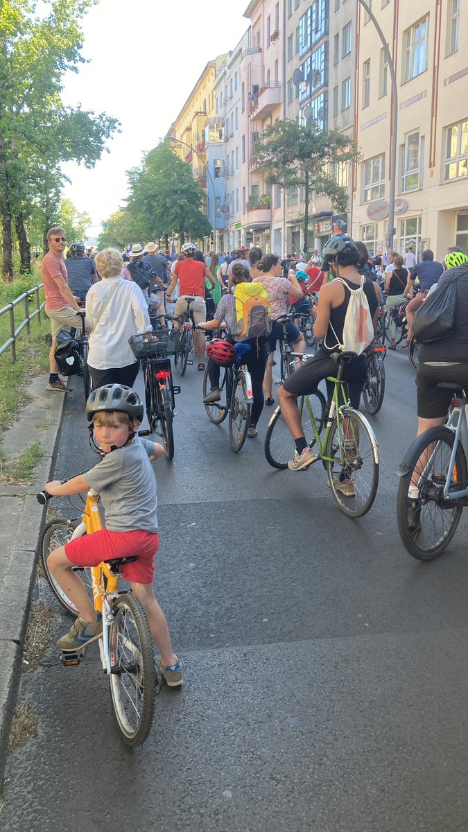 Leonard Coen (@leonard_coen) on Twitter photo Liebe <a href="/cduberlin/">CDU Berlin</a> <a href="/CDUBerlin_AGH/">CDU-Fraktion Berlin</a> was für eine katastrophale Entscheidung für #berlin die Fahrradwege zu stoppen. Hier demonstrieren auch ihre Wähler inklusive mir für eine Korrektur dieses Fehlstarts bei der Verkehrspolitik <a href="/baha_jam/">🅱️aha</a> Liebe <a href="/cduberlin/">CDU Berlin</a> <a href="/CDUBerlin_AGH/">CDU-Fraktion Berlin</a> was für eine katastrophale Entscheidung für #berlin die Fahrradwege zu stoppen. Hier demonstrieren auch ihre Wähler inklusive mir für eine Korrektur dieses Fehlstarts bei der Verkehrspolitik <a href="/baha_jam/">🅱️aha</a>