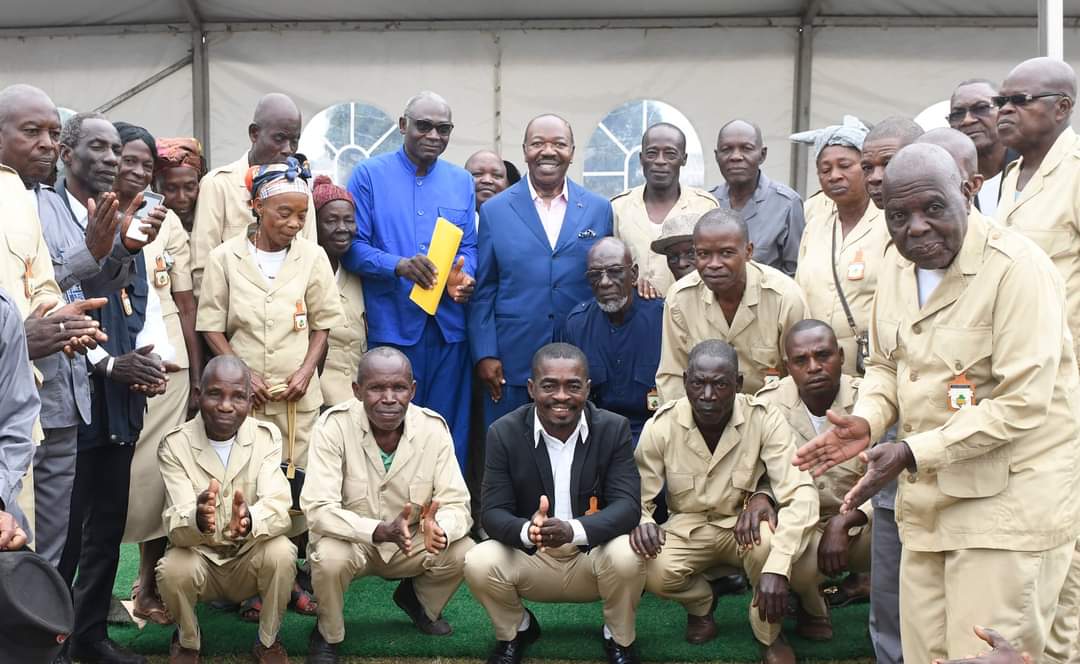 OlivierSean4's tweet photo. #Images📸 | Tournée républicaine du Chef de l’État @PresidentABO dans la province du Haut-Ogooué : étape de #Boumango📍
#Gabon https://t.co/bWF7IR3tfq