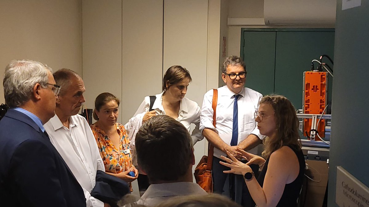 CNRSAquitaine's tweet photo. @UBMontaigne Cette journée se clôture par la visite du laboratoire @archeosciences dont les axes de recherches portent sur la chronologie des peuplements humains, la circulation des matériaux et des techniques anciennes et l'imagerie appliquée au patrimoine. https://t.co/3YfkOIN4A5