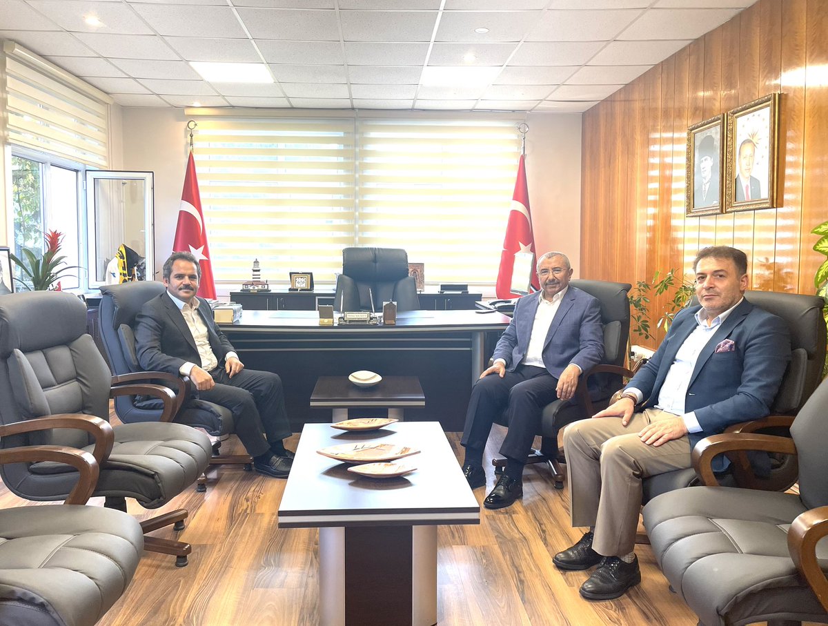 Tuzla Kaymakamı sayın <a href="/_AliAkca_/">Ali Akça</a> Şile Kaymakamı <a href="/MehmetNebiKAYA/">Mehmet Nebi Kaya</a> beylere ziyaretlerde bulundum. Sayın kaymakamlarımıza görevlerinde üstün başarılar diler, misafirperverlikleri için çok çok teşekkür ederim. <a href="/Akparti/">AK Parti</a> <a href="/akpartiistanbul/">AK Parti İstanbul</a> <a href="/osmannnurika/">Osman Nuri Kabaktepe</a>