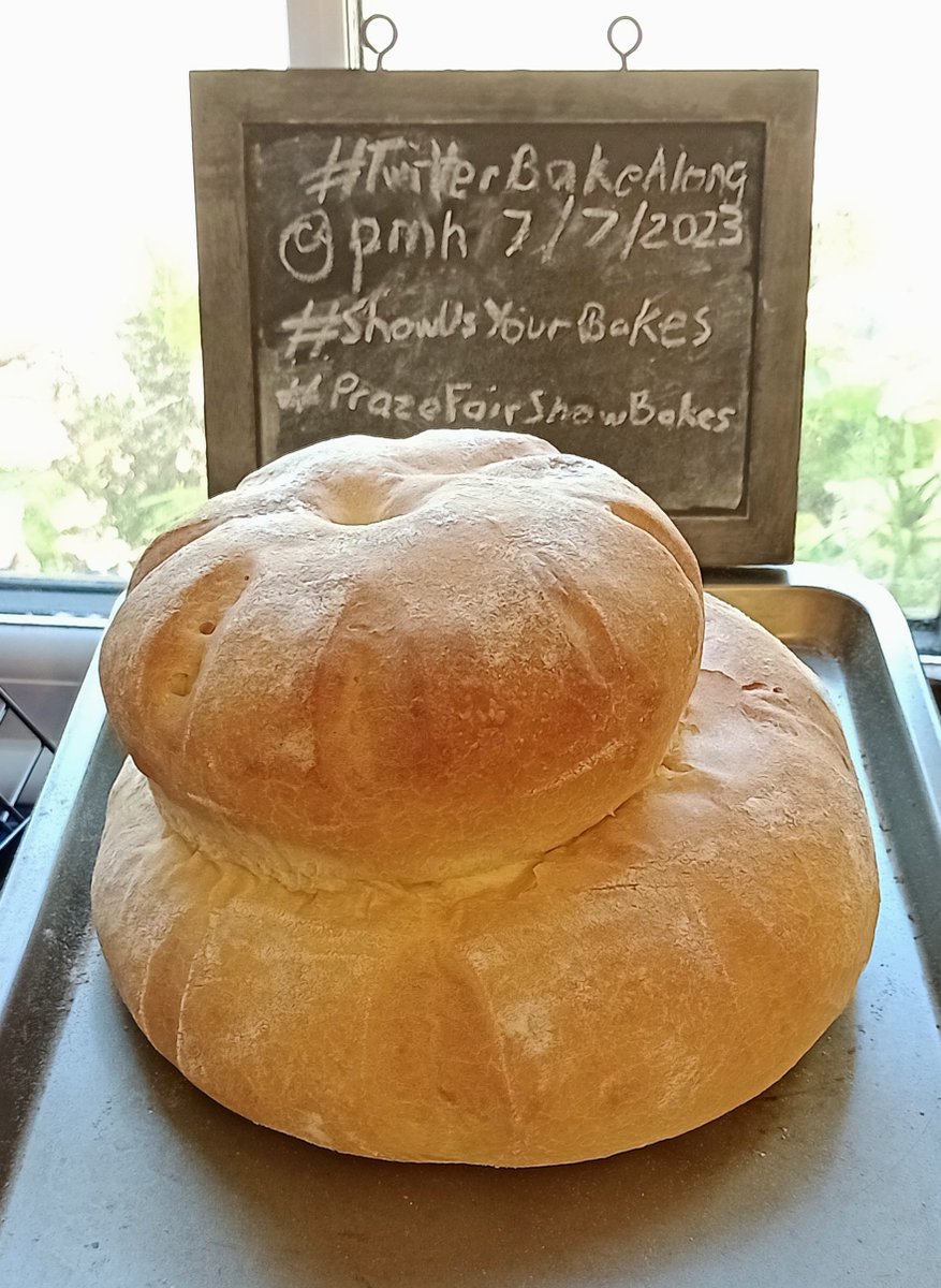 pmh's tweet photo. #PrazeFairShow class 35: White cottage loaf. This seems to have worked out a lot better than the practice, rising so much in the oven that it touched the grill element. Not sure the bottom is totally done, but does sound a bit hollow #TwitterBakeAlong #ShowUsYourBakes https://t.co/6Lp7MyaQ3P