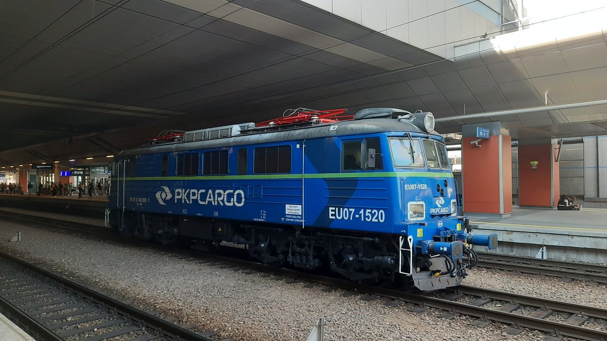 LeszekMatula's tweet photo. PKP Cargo - dla ratowania prestiżu...
#EU07-1520 (PKPC), Kraków Główny, 07.07.2023r. https://t.co/UMUUPabfnx