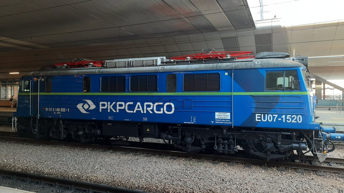 LeszekMatula's tweet photo. PKP Cargo - dla ratowania prestiżu...
#EU07-1520 (PKPC), Kraków Główny, 07.07.2023r. https://t.co/UMUUPabfnx