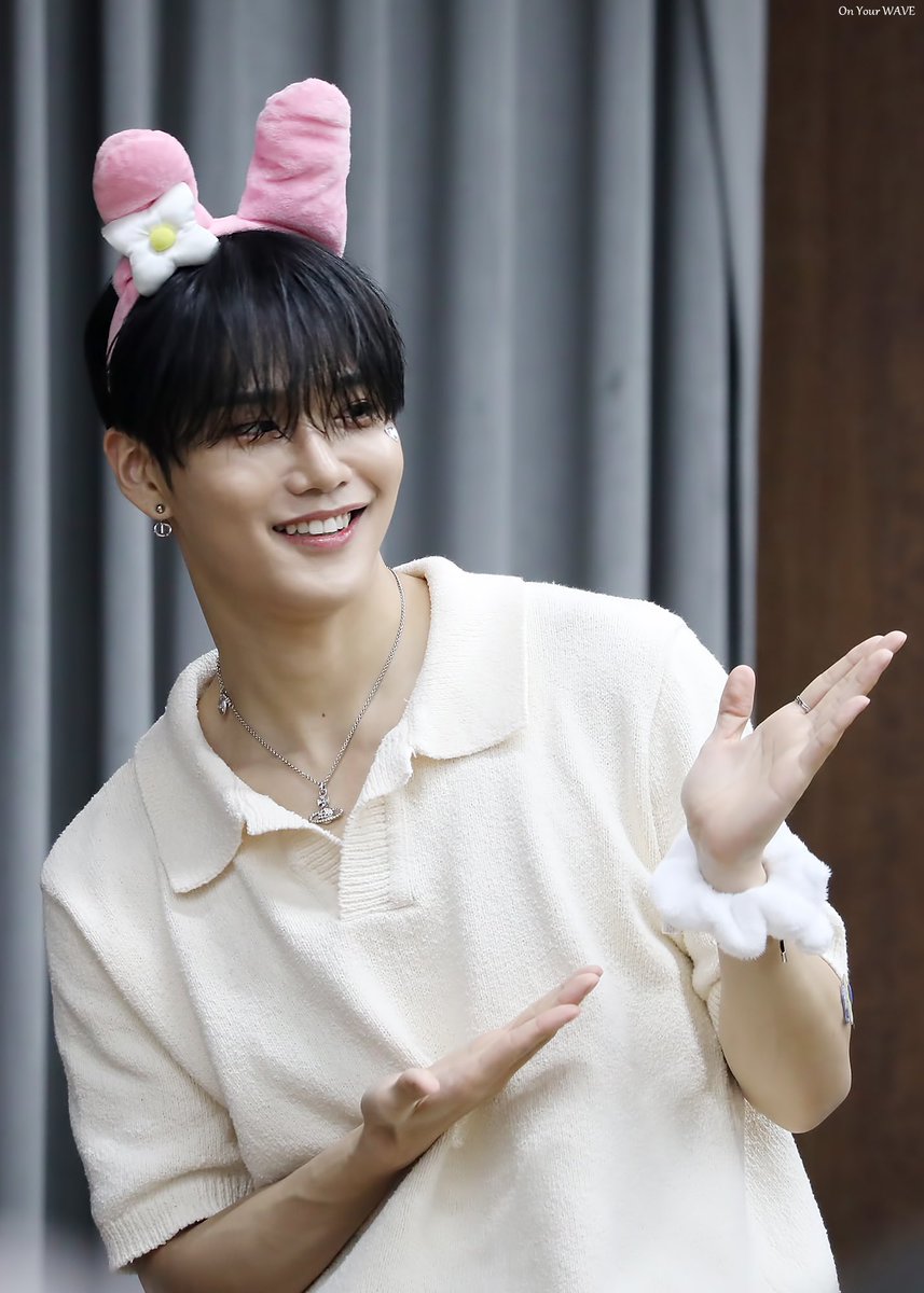 on_your_wave_'s tweet photo. 230702 디마뮤
인간 산리오😙

#CIX #승훈 #김승훈 #KIMSEUNGHUN #SEUNGHUN #スンフン #씨아이엑스 
#오늘의승훈이 #on_your_wave_sh https://t.co/r8ABbWwMbA