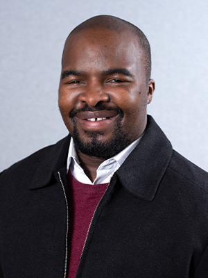 SAfmRadio's tweet photo. Time now for our #TrendingNews &amp; tonight @Oliver_Speaking is joined by Sysman Motloung
@SysMot - Political science lecturer at Northwest University.

We reflect on: 

#COSATUStrike
#BoksburgBlast #gasleak 
#VIPAssault
#WooliesLooter
#ZumaVsRamaphosa

Your thoughts? #sabcnews https://t.co/CvZLklvbo5